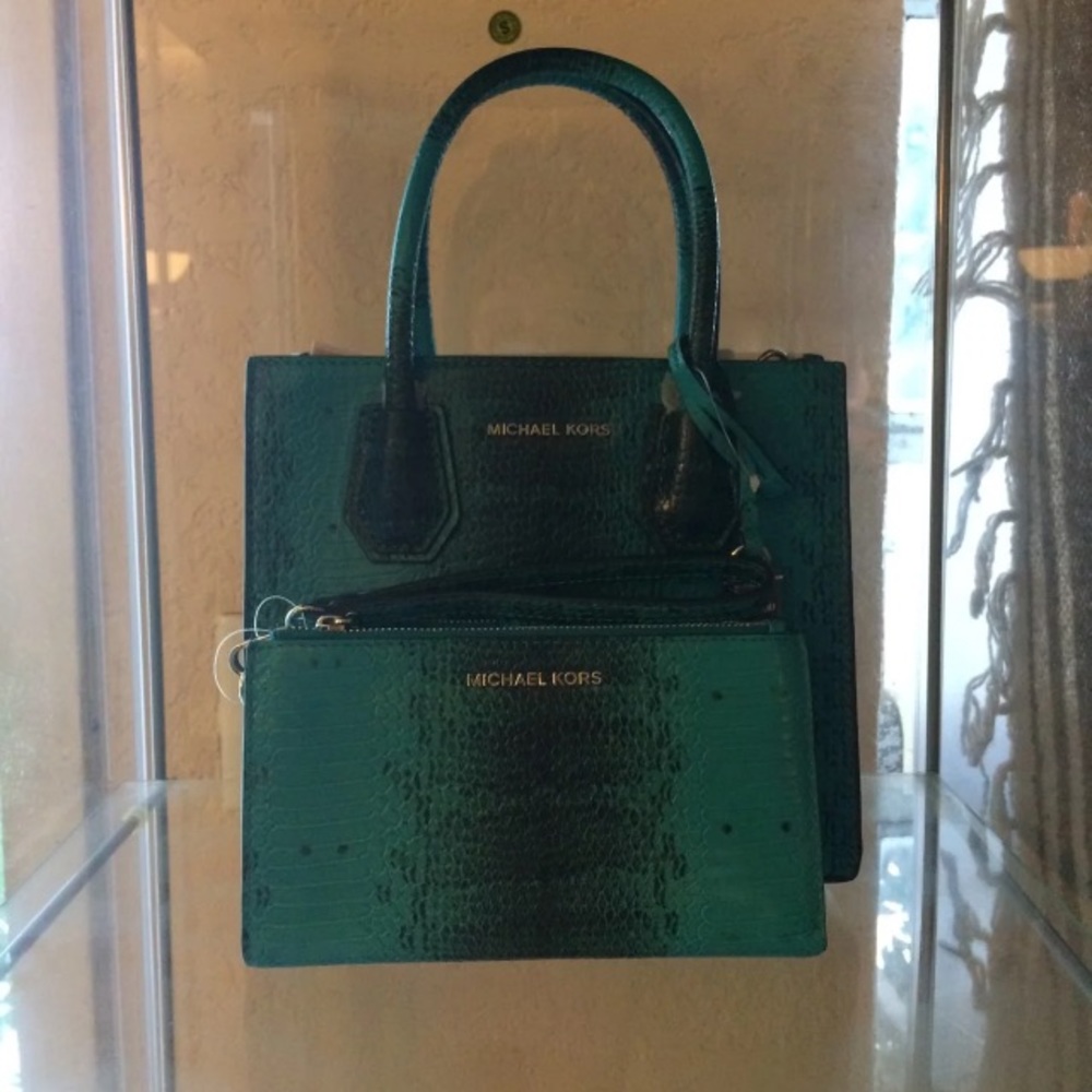 Michael Kors Purse and wallet set